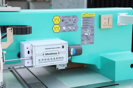 Máy thêu phẳng 6 màu đa đầu với chức năng cắt tự động